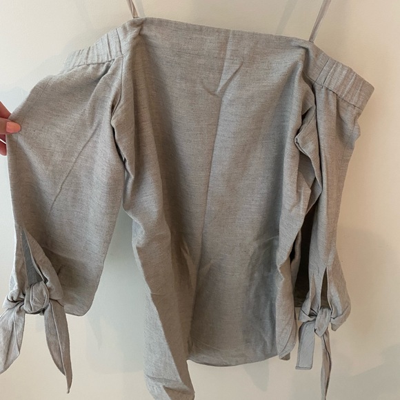 Club Monaco grey top size 2 - Picture 2 of 7